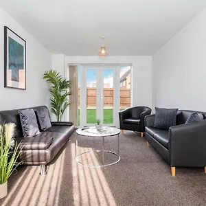 Haus 3 Bedroom House L 6 Guests L Off-street Parking L Garden L Rated L Detatched 아파트 *