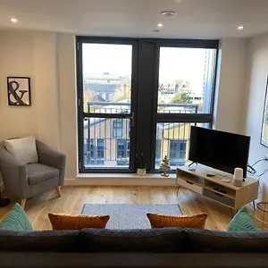 Arden Gate Apartment *