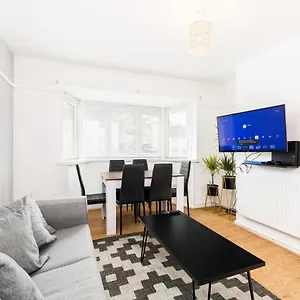 Holiday home Greenvale House - Wifi, Ps4, Free Parking