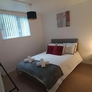 Leeson House In Harborne, Near Botanical Gardens, Queen Elizabeth Hospital, University, Utilita Arena, Edgbaston Cricket Ground, Cadbury World And The Mac, With Free Parking