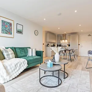 Meadow Haven 2 Bath 2 Bed - Onstreet Park- Netflix Apartment Birmingham