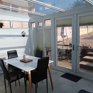 דירה Brackenfield House In Great Barr, Near Alexander Stadium And M6, With Free Parking And Easy Access To Walsall, West Brom, Aston Football Ground, Star And Centre *