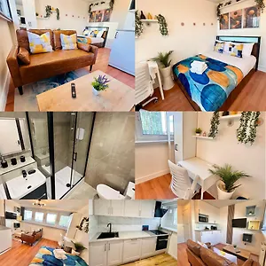 C - Newley Renovated Private Self-contained In A Shared In Centre *