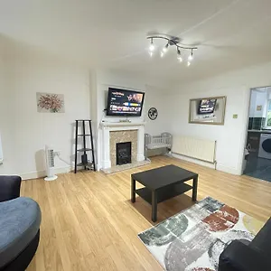 Convenient 3br Close To Qe Hospital & University Of Chalet Birmingham