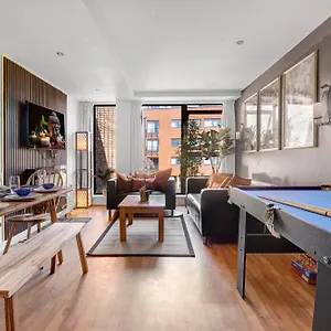 Thai - Free Parking - Pool Table - Nexflix - Centre