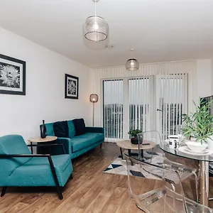 Modern 2 Bed En-suite, Juliet Balcony, Smart Tv, Wifi Birmingham