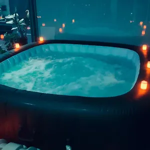 Apartment Luxury 9ine Penthouse With Garden & Jacuzzi