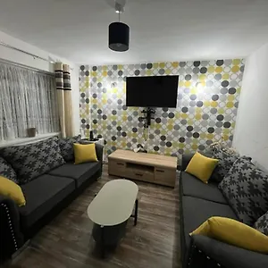 Impeccable 2-bed House Near City Centre *