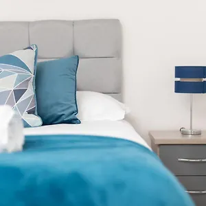 Holiday home Townhouse Sleep 6+ Parking Fast Wi-fi Close To Children Hospital Qe & Hippodrome