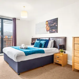 Chinatown - One Bed - Balcony - Secure Parking - Fast Wifi - Centre - 49a
