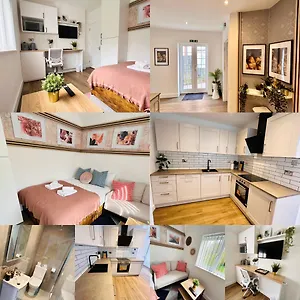 R4 - Newly Renovated Private With Own Kitchenette In A Shared House - Selly Oak Birmingham