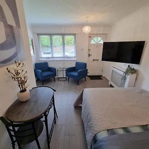 Apartment Stylish Flat In Harborne *