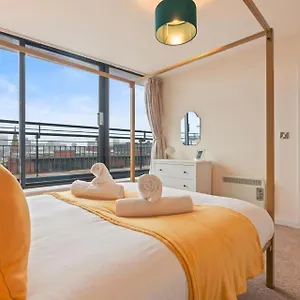The Royale Penthouse - Skyline View - Balcony Apartment *