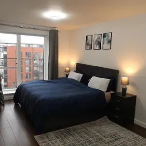 Apartment Sterling Luxury Centre- High Speed Wi-fi, Workspace & Free Parking *