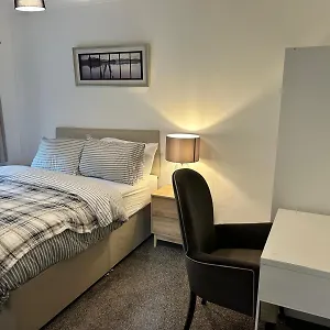Double Near Queen Elizabeth Hospital And Homestay