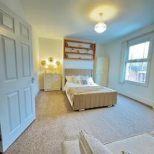 Double Bedroom In Near Center *