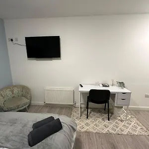 Prime Retreats - Flynn House Hostel Birmingham