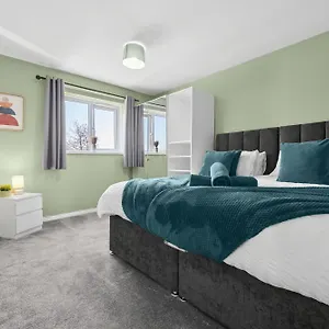 Spacious 4-bed Near Centre With Large Garden And Wifi *