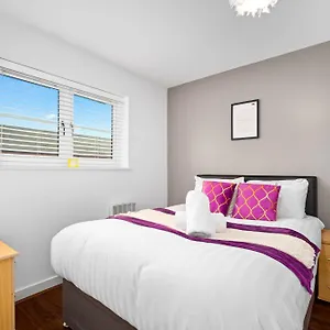 Apartment Mint Drive 2 Beds With Secure Car Or Park W Wifi-netflix No Deposit Required *