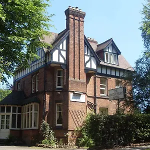 Awentsbury Near 2*