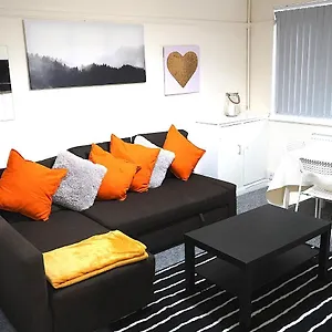 Apartment Beautiful Flat In City Centre, Sleeps 9, Free Car Parking !