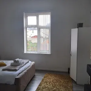 Guest house Zak Air 9 People's Birmingham